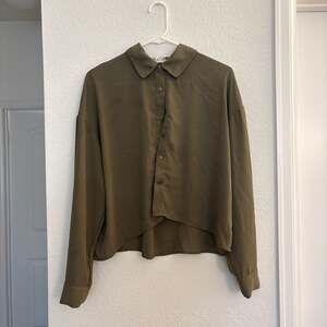 Pink Rose Olive Green Cropped Long Sleeve Button-Up Shirt